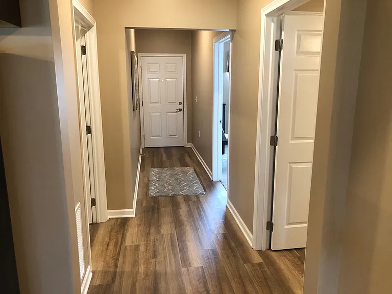 Woodside Villas Apartments — Photo 9