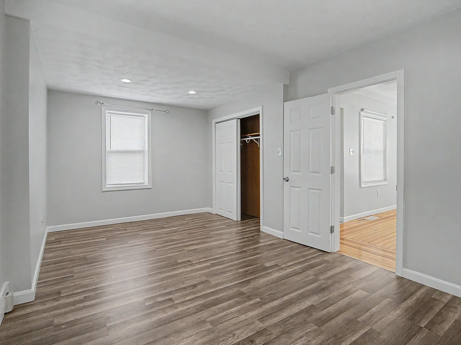 2 bed, 1010 sqft, $2,300 — Photo 4