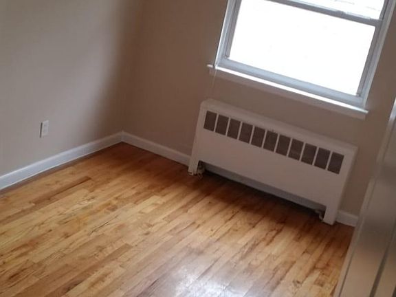 4th image of 550 E 239th St