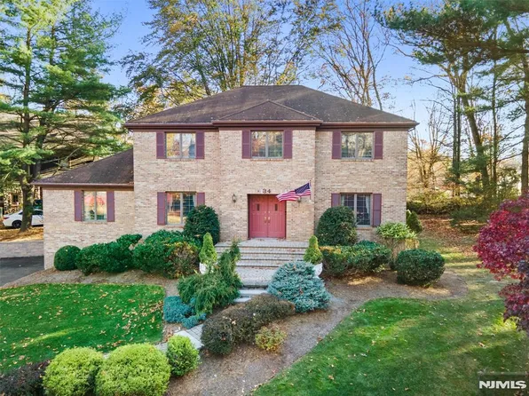 34 Franklin St, Ramsey, NJ 07446