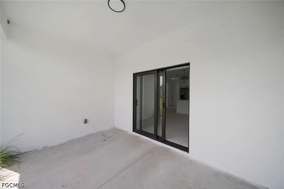 3 bed, 2.0 bath, 1200 sqft, $1,800 — Photo 4