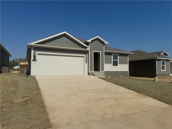 1302 NW 5th Ave, Gentry, AR 72734