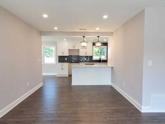 5th image of 12 Winwood Ln