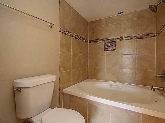 5th image of 13357 Parkway Blvd