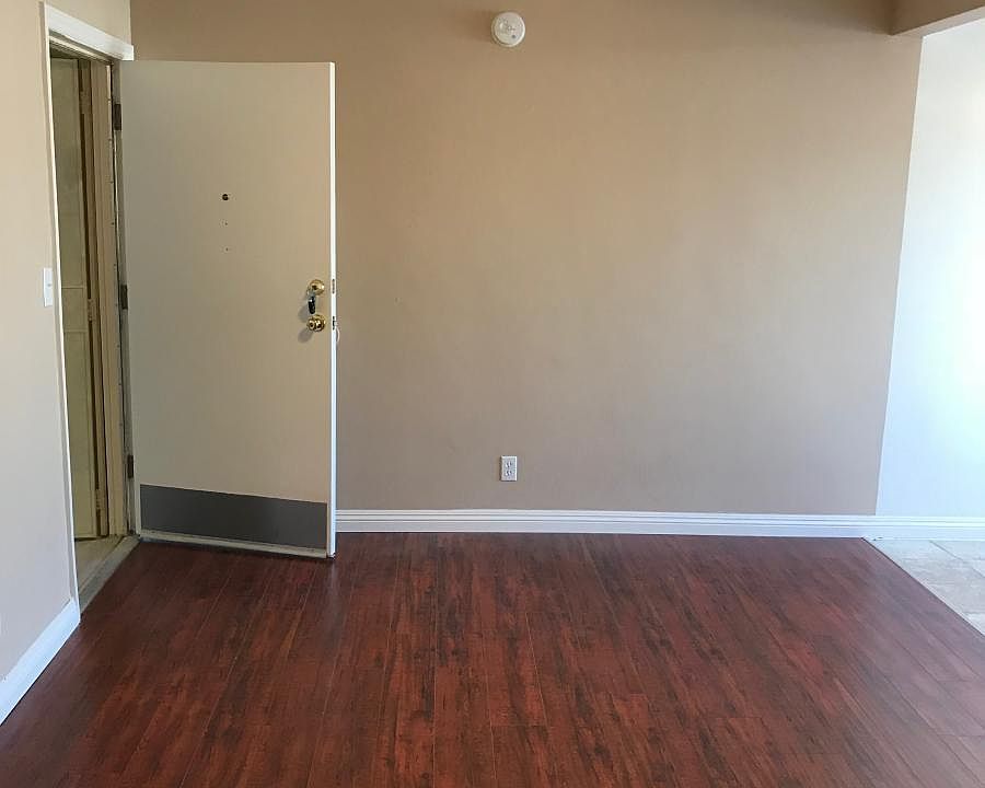 2nd image of 1712 N Kingsley Dr APT 203