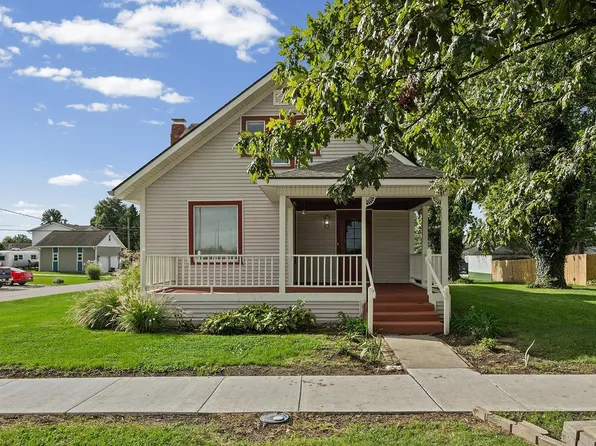 309 E Walnut St, Chalmers, IN 47929