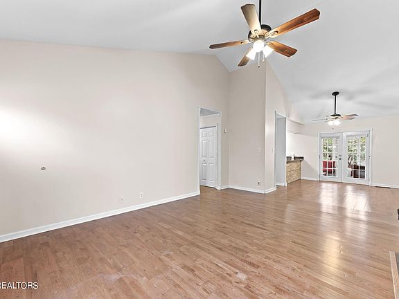 5th image of 744 Summerdale Dr