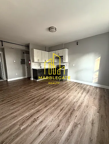 698 Chancellor Ave Photo 1