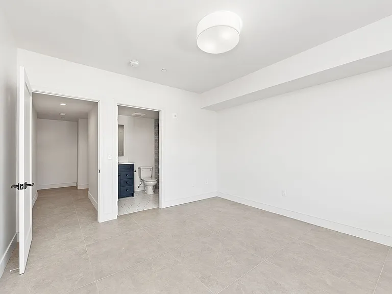 6025 Craner Ave — Photo 26