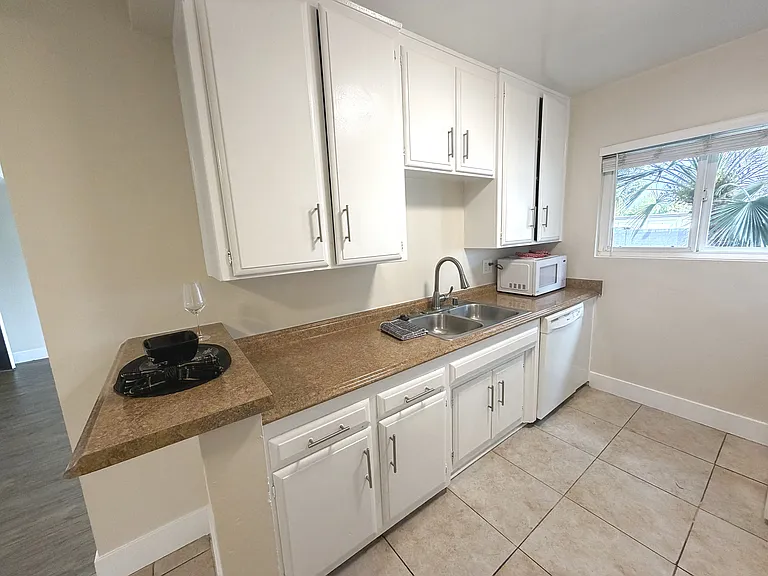 2121 Placentia Ave #G — Photo 8