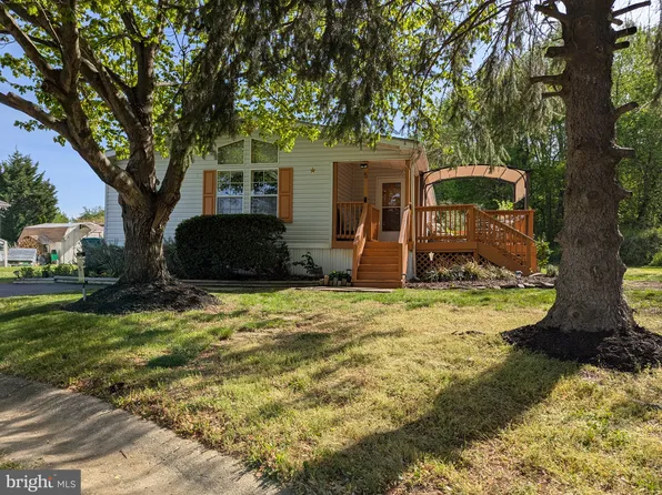 5 W Samantha Ct, Bear, DE 19701
