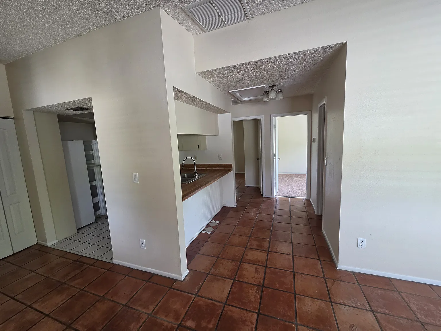 2 bed, 871 sqft, $1,400 — Photo 3