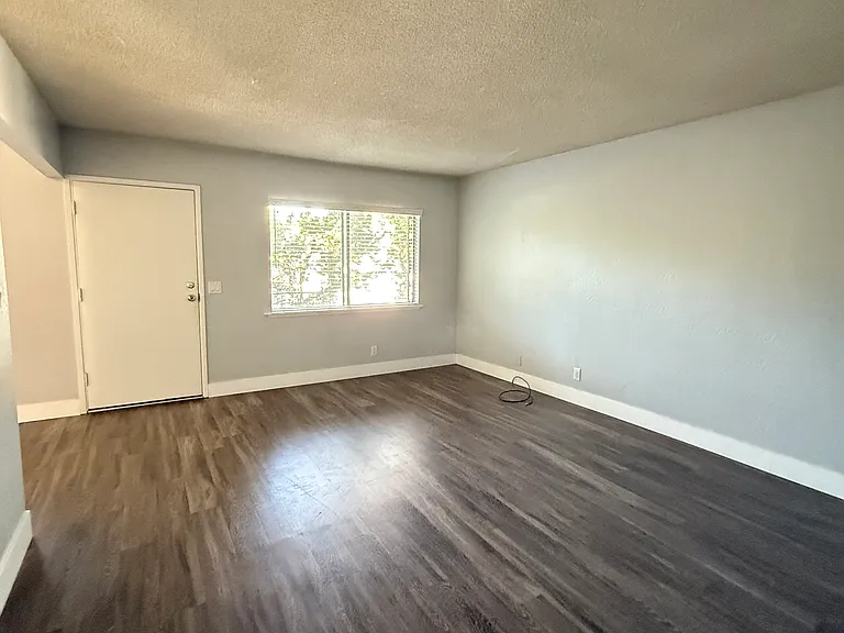 1145 Leff St #8 — Photo 8