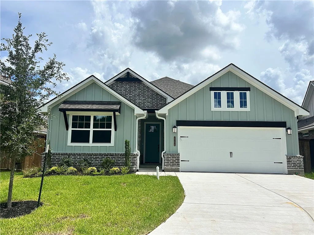 4 bed, 2015 sqft, $3,200 — Photo 1