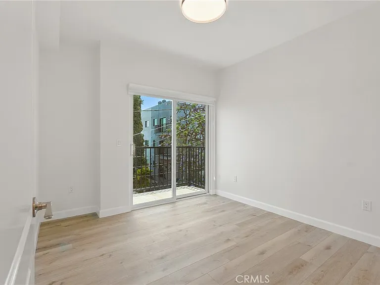 11302 Morrison St #302 — Photo 9