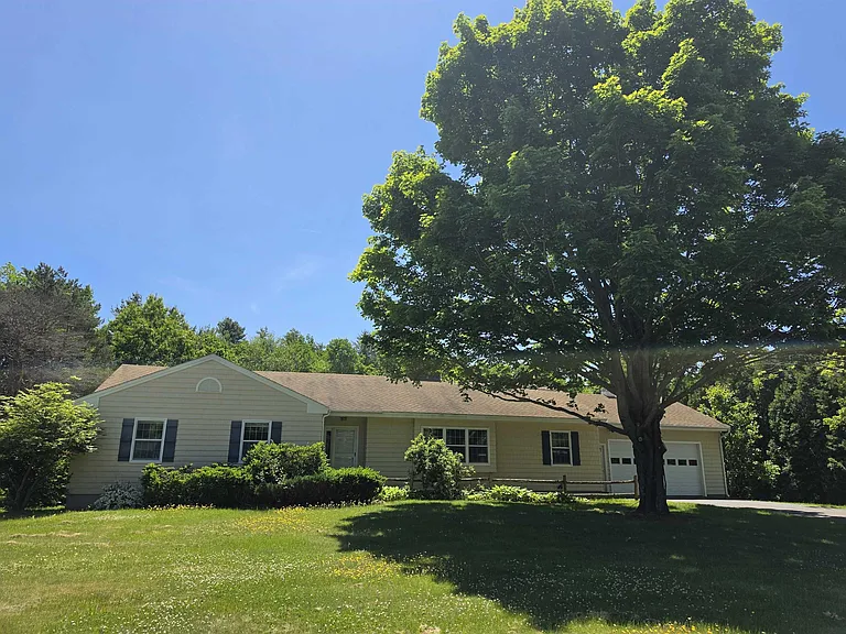 51 Eastern Ave — Photo 40