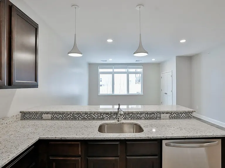 The Reserve on Hackett Apartments — Photo 36
