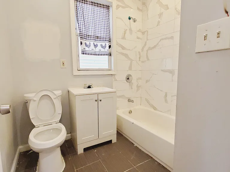 135 Wilkinson Ave #1R — Photo 5