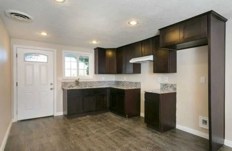 2 bed, 770 sqft, $1,695 — Photo 2