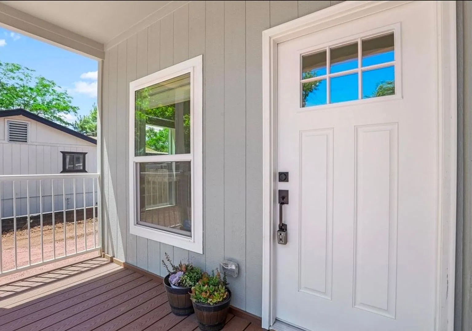 Beautiful and CLEAN three bedroom, two bathroom house is newly available for rent! — Photo 2