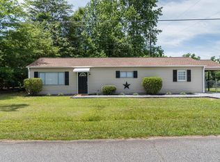 566 Owl Nest Rd, Landrum, SC 29356