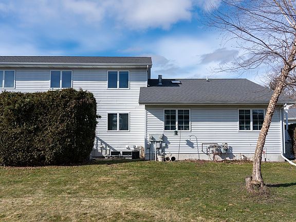 3rd image of 1621 E Gaylord St