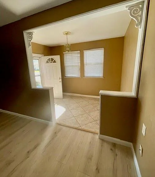 2329 Lyndell Dr — Photo 4