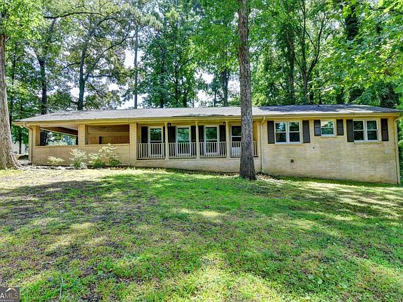 2nd image of 1138 Woodland Cir