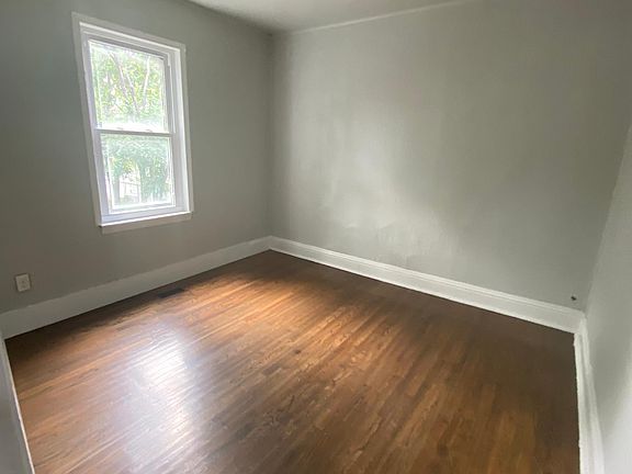 3rd image of 3906 Evergreen St #1