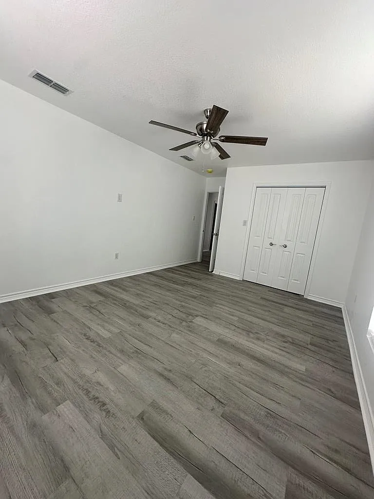 3 bed, 2.0 bath, 1330 sqft, $2,000 — Photo 4