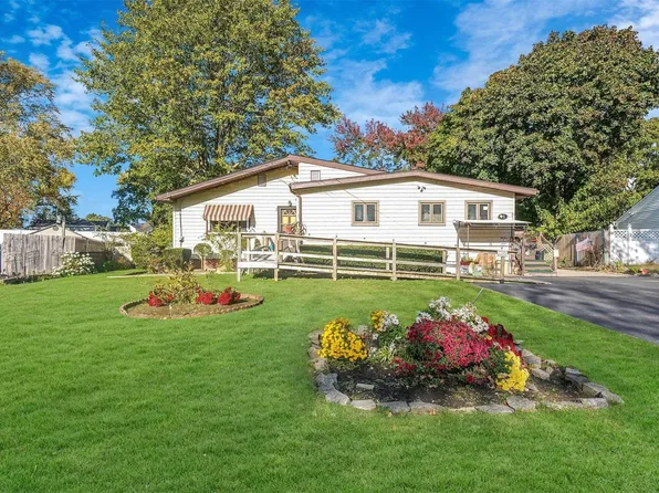 31 Chapel Hill Drive, Brentwood, NY 11717