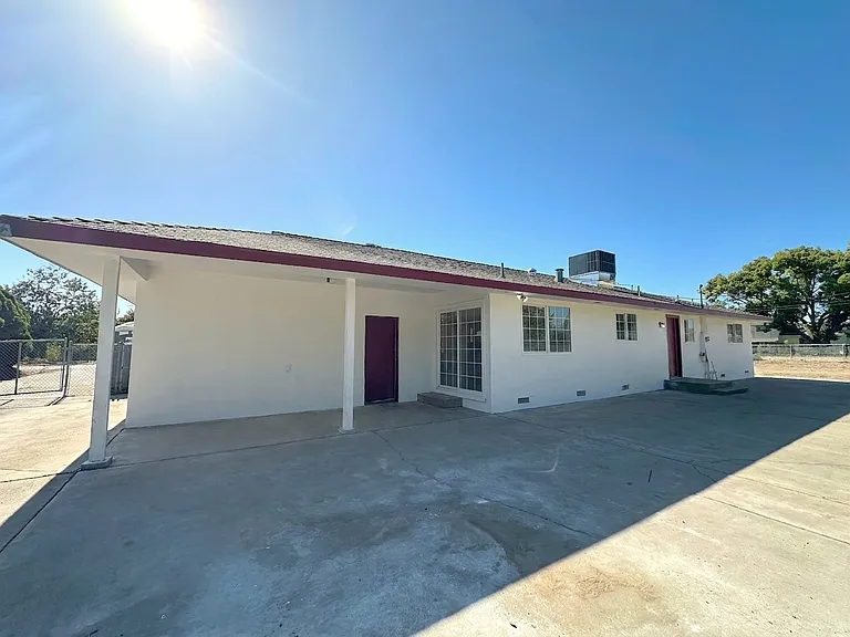 15050 Cottage Ave — Photo 24