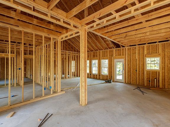 4th image of 4962 Diamond Dr
