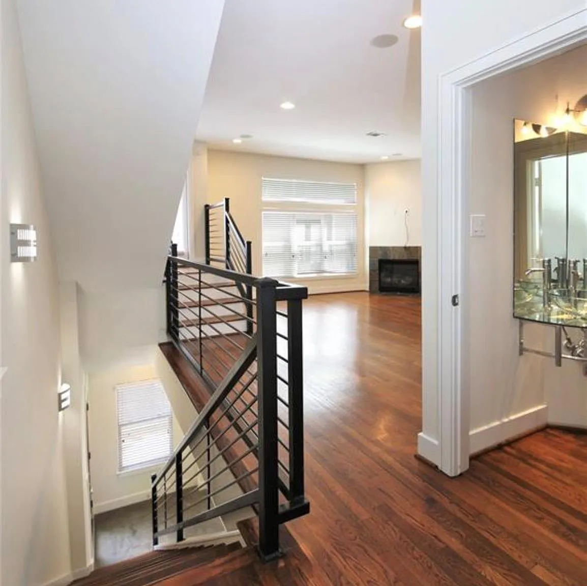 3 bed, 3.5 bath, 1705 sqft, $3,500 — Photo 2