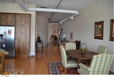 3rd image of 215 W Jefferson St #215