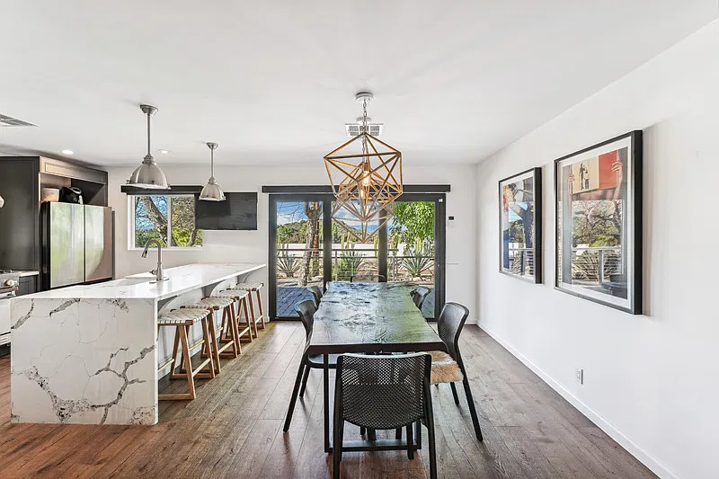 4001 Topanga Canyon Blvd — Photo 2