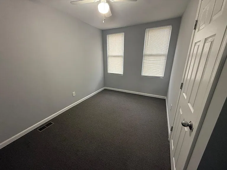 1324 W Victoria St — Photo 7