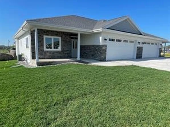 825-827 Vineyard Ct, Cambridge, WI 53523