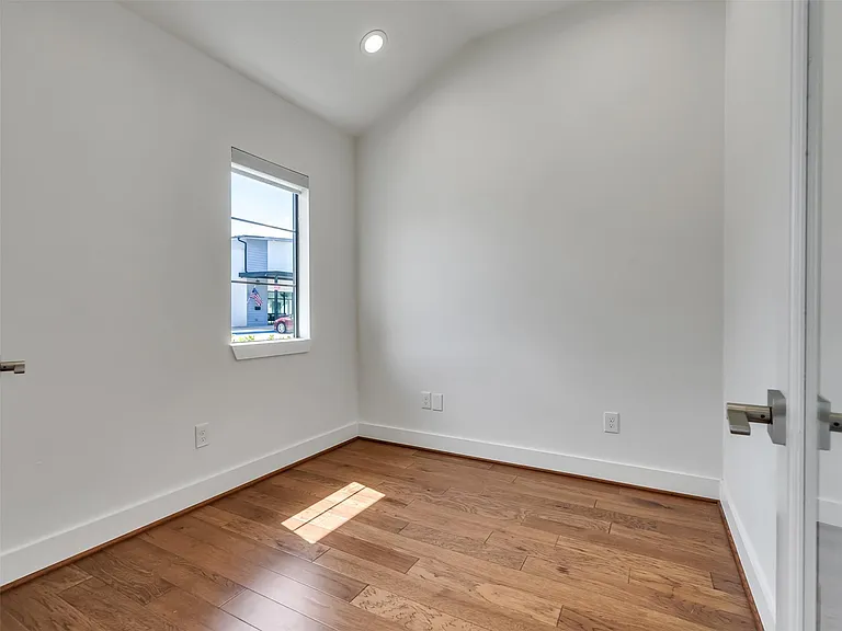 10330 Grove Row Ave — Photo 14