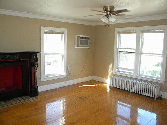 2nd image of 960 19th Ave NE APT 4