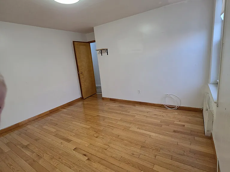 1931 W 11th St #1RR — Photo 7
