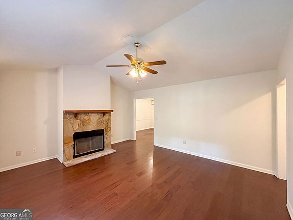 3rd image of 103 Saddlebrook Ct