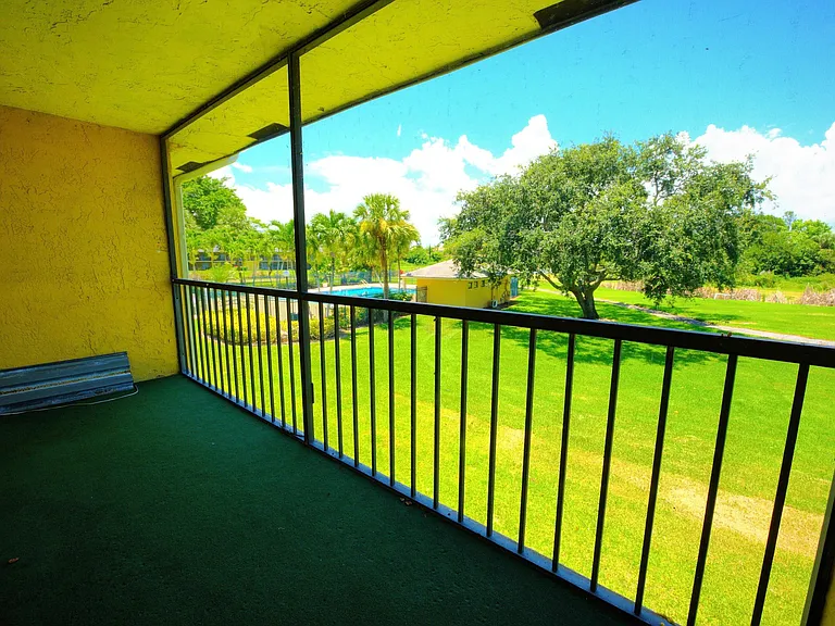 1523 Meadows Cir W — Photo 12