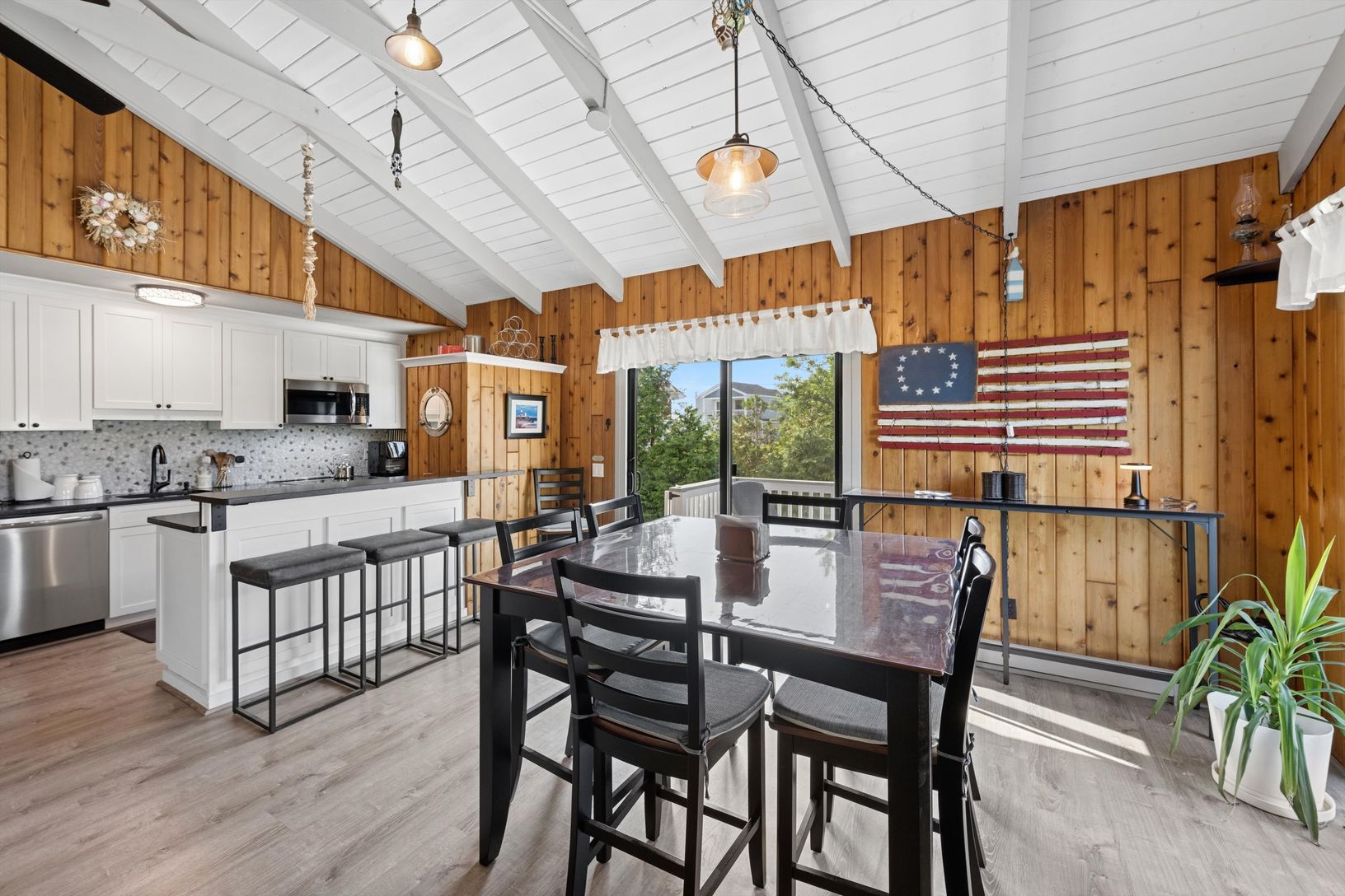 Dining & kitchen