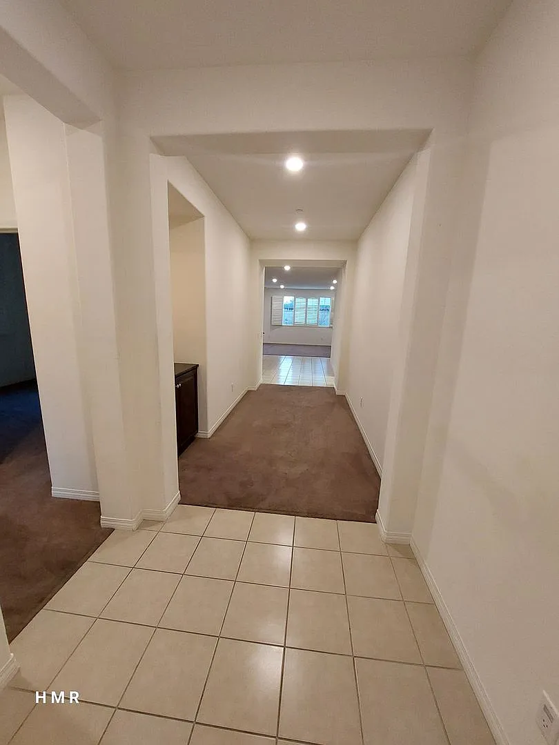 Beautiful 3 bedroom 2 bath single story home — Photo 3