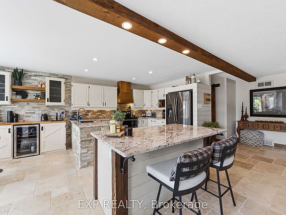 4th image of 57 Valleyview Cres