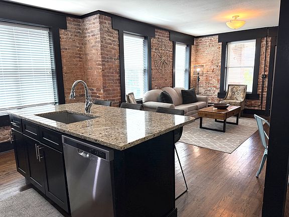 3rd image of 282 Woodland Ave 284-apt 282
