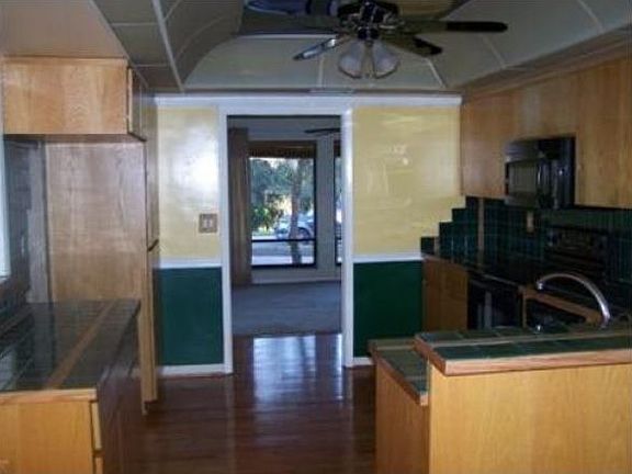 5th image of 1017 Peninsula Ave
