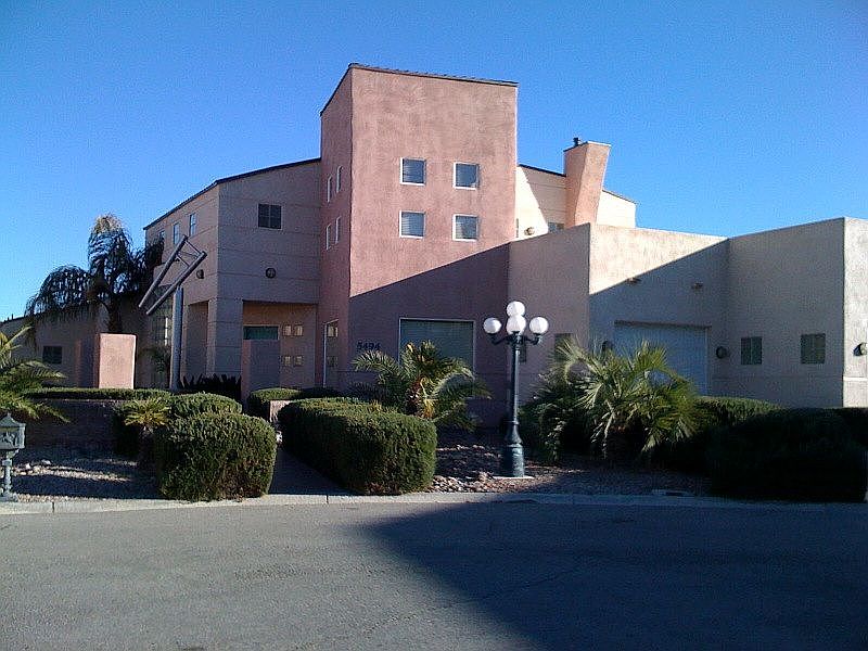 Street view of front of home
