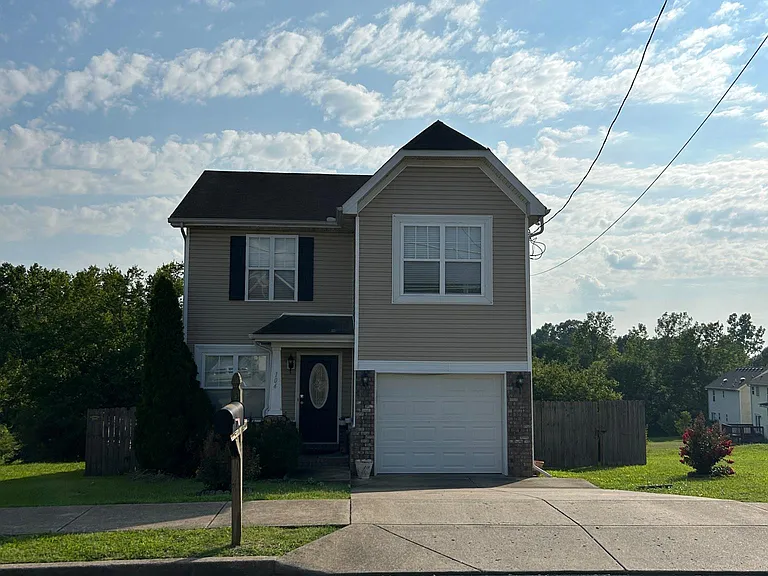104 Parker Dr — Photo 3